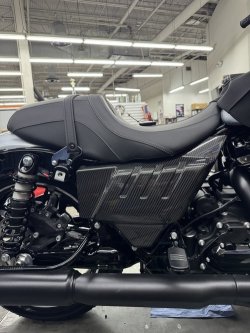 画像2: Metamorphosis カーボンサイドカバー 2023年以降の新型CVO/新型カウルツーリングモデル用